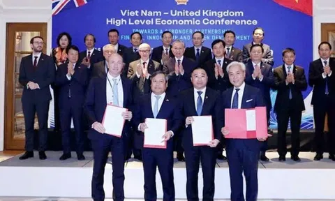 Ký bản ghi nhớ hình thành trung tâm sửa chữa máy bay lớn tại Vân Đồn