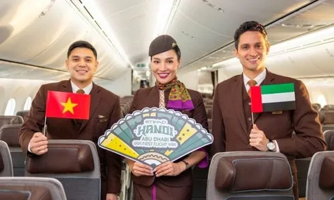 Lần đầu tiên có đường bay thẳng Hà Nội - Abu Dhabi: "Siêu máy bay" vừa xuất hiện tại Nội Bài