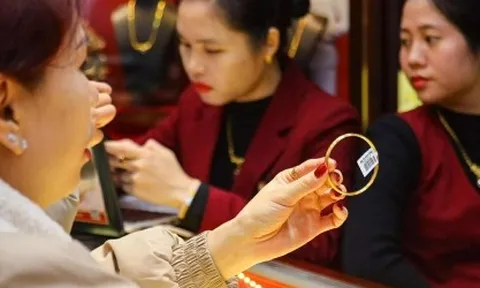 Giá vàng hôm nay 5/11: Giảm mạnh, tiếp tục rời xa ngưỡng 4.000 USD/ounce