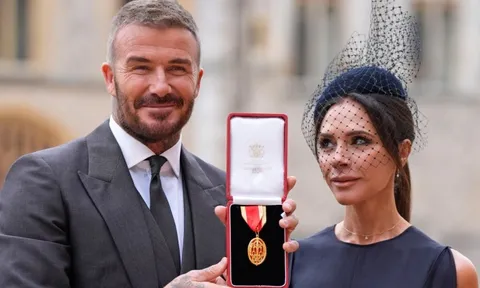 Ảnh nét căng: David Beckham chính thức nhận phong tước Hiệp sĩ, bật khóc vì tự hào còn con cả bất hiếu vẫn vắng mặt