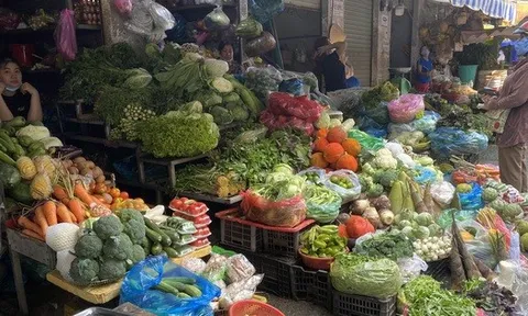 Giá rau củ tăng mạnh sau bão