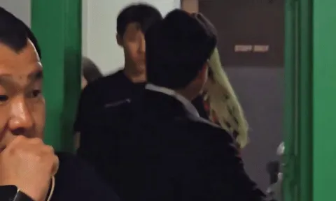 Điều tra khẩn “bông hồng lai” đắt giá nhất showbiz