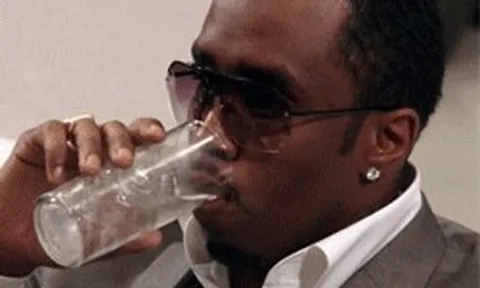 "Kẻ săn mồi tình dục" Diddy chưa chừa, bị bắt quả tang làm chuyện tày đình trong tù