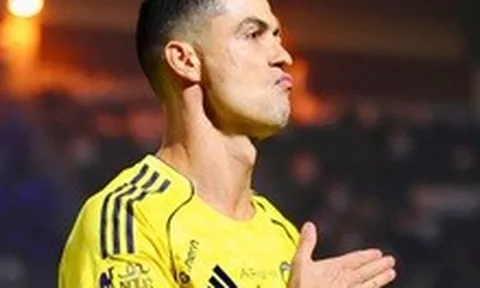 Ronaldo gây tranh cãi