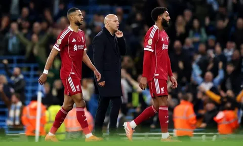 CĐV Man City chế giễu HLV Arne Slot sau thất bại của Liverpool