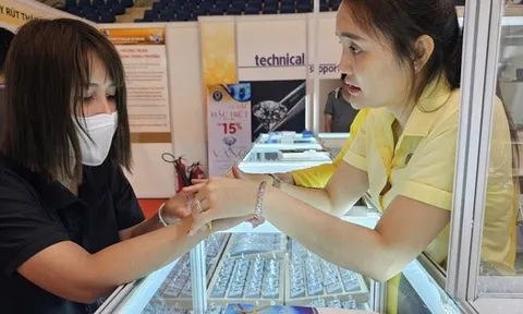 Giá vàng hôm nay 9-11: Diễn biến bất ngờ của vàng miếng