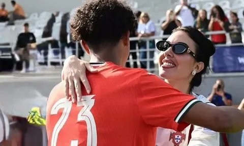 Mẹ của Cristiano Ronaldo Jr. là ai?