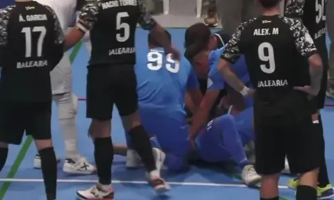 Cầu thủ phải cắt bỏ lá lách sau pha va chạm kinh hoàng trên sân