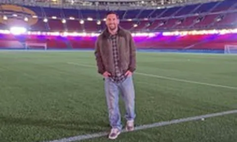 Messi bí mật trở lại Barcelona