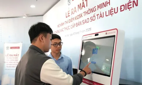 Người dân Hà Nội trải nghiệm chứng thực giấy tờ chỉ trong3 - 5 phút