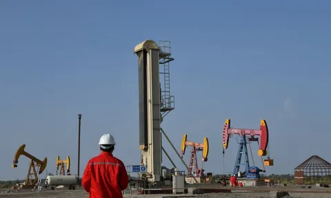 Mỹ siết dầu Nga, Trung Quốc đổ gần 500 tỷ USD tự chủ nguồn cung: phát hiện 'mỏ vàng' ngoài biển Đông, xây kho dự trữ lên tới 1,3 tỷ thùng