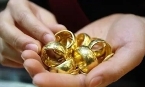 Âm thầm rút sổ tiết kiệm mua vàng lúc 75 triệu/lượng, giờ giá đã hơn 150 triệu nhưng có một vấn đề khiến tôi tràn ngập lo âu