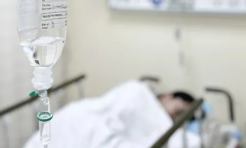 Số người ngộ độc sau ăn bánh mì ở TP.HCM tăng gần 300 ca: Phải làm gì khi có dấu hiệu ngộ độc thực phẩm?