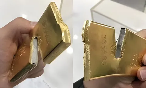 Mang 2 cây vàng đi trả nợ, hôm sau chủ nợ đến tận nhà trả lại: “Vay vàng thật mà trả vàng giả được sao?"