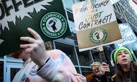 Nhân viên Starbucks đồng loạt đình công vì kiệt sức, 65 cửa hàng 'đóng băng' đúng mùa lễ hội