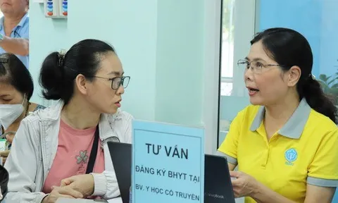 Khi đi khám chữa bệnh bằng BHYT, cần mang theo giấy tờ gì?