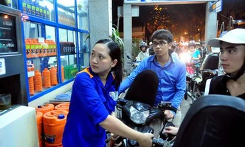 Giá xăng dầu đồng loạt tăng, dầu diesel áp sát 20.000 đồng/lít