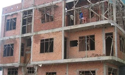 Đại biểu đề xuất miễn giấy phép xây dựng nhà ở dưới 7 tầng, Bộ trưởng nói gì?