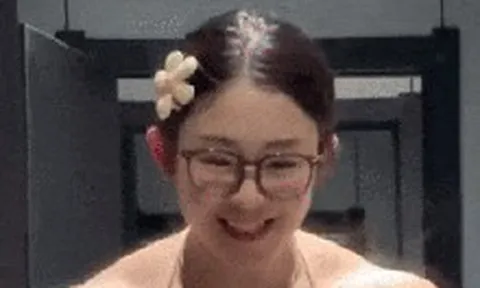 Cô gái visual xinh như công chúa nhưng nhìn xuống bên dưới thì choáng váng