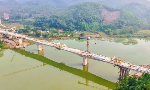 Đèo Cả chính thức hợp long cây cầu lớn nhất trên cao tốc Tuyên Quang - Hà Giang dài 77km