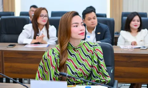 Hồ Ngọc Hà xúc động tặng 500 triệu đồng cho 2 dự án của Giải thưởng Hành động vì Cộng đồng 2025