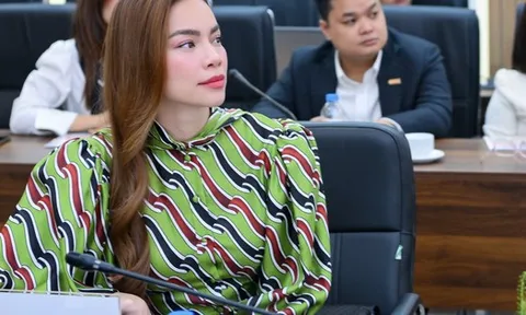 Ảnh: Hồ Ngọc Hà xuất hiện cùng Hội đồng Giám khảo trong vòng Chung kết Human Act Prize 2025