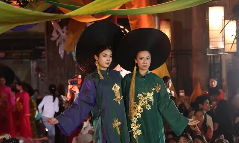 Dấu ấn 30 năm làm nghề của NTK David Minh Đức giữa phố cổ Hà Nội