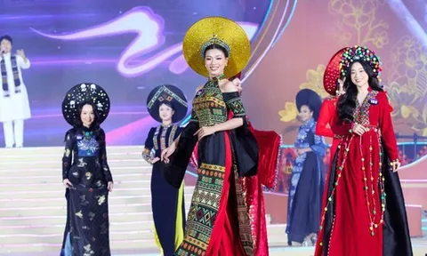 30 thí sinh Hoa hậu Du lịch Dân tộc Việt Nam 2025 tỏa sáng với áo dài của NTK Cao Thu Vân