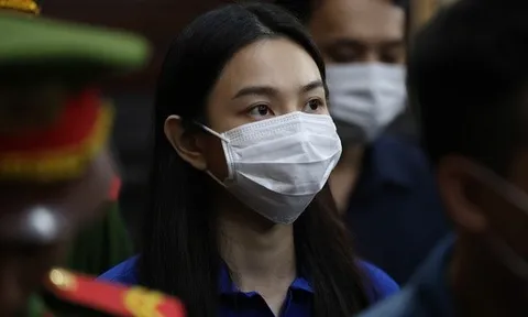 Hình ảnh phiên tòa xét xử bị cáo Nguyễn Thúc Thùy Tiên