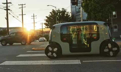 Kỷ nguyên xe tự lái đến gần: Ô tô được trang bị như smartphone, Uber, Lyft dần trở nên lỗi thời