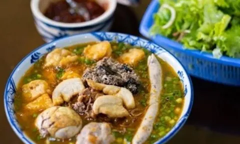 Rau gia vị đắt hơn thịt, chủ quán bún phở rập rình tăng giá để bù lỗ