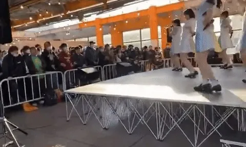 Nữ ca sĩ đình đám bị quay lén ngay giữa sự kiện, kẻ biến thái thú nhận hành vi nhưng hình phạt lại quá nhẹ