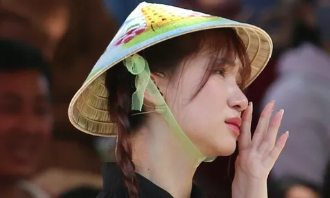 Hòa Minzy bị huỷ show