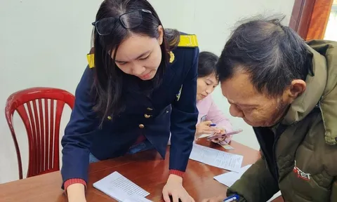 Lạ lùng một cán bộ thuế "tạo sóng" trên mạng, còn được Facebook trả tiền