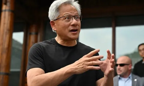 CEO Jensen Huang cho biết Nvidia đang ‘cứu cả thế giới’, nói thẳng về việc vốn hóa bốc hơi 500 tỷ USD trong vài tuần