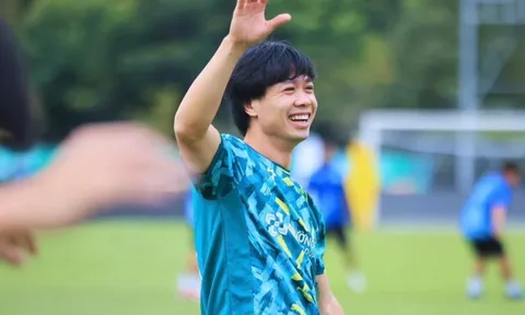 Công Phượng lại gây bão