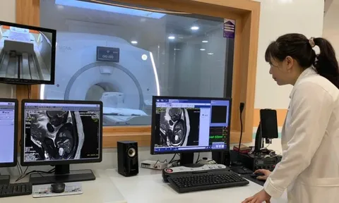 Bác sĩ đối mặt rủi ro pháp lý khi ứng dụng AI trong điều trị