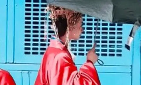 Cả đời chưa thấy mỹ nhân cổ trang nào xấu cỡ này: Mặc váy cưới mà như hóa cương thi, 360 độ toàn góc chết