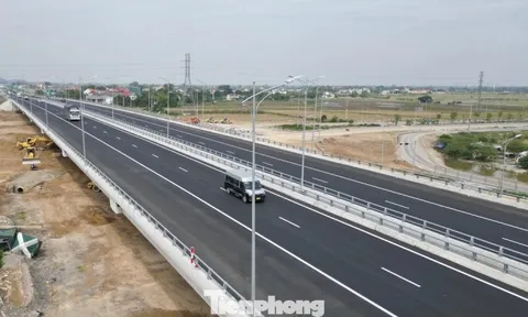 Toàn cảnh cầu vượt trên cao tốc Bắc - Nam qua Ninh Bình vừa thông xe