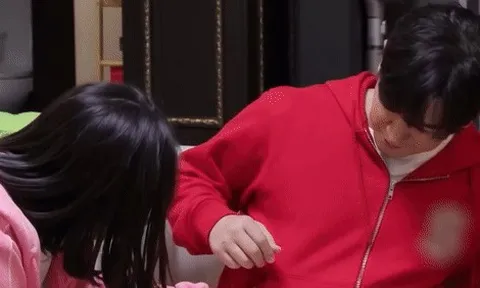 Ca sĩ quốc dân khiến vợ bầu 9 tháng nổi điên ngay trên sóng truyền hình