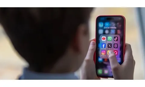 Công nghệ 25/11: Anthropic ra mắt Opus 4.5, Malaysia siết chặt mạng xã hội