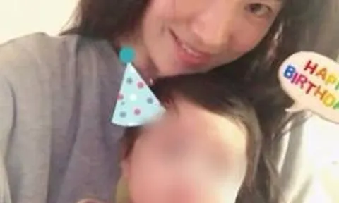 Náo loạn khắp Kbiz: Song Hye Kyo bồng bế 1 em bé bí ẩn