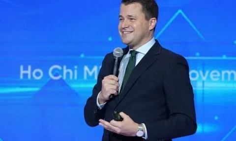 CEO Diễn đàn Kinh tế Thế giới: AI là công cụ, không thể thay thế con người