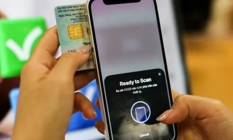 Tại sao kẻ lừa đảo biết rõ số tài khoản, CCCD, hình ảnh sinh trắc học,... để để đăng nhập ứng dụng ngân hàng và rút tiền của nạn nhân?