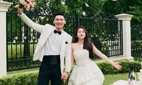 Thủ môn U23 Việt Nam cưới nữ tiếp viên hàng không