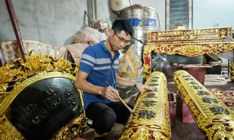 Đồ thờ ‘cháy đơn’ ở làng nghề mộc cổ Đằng Chương: ‘Năm nay bán chạy hơn hẳn'