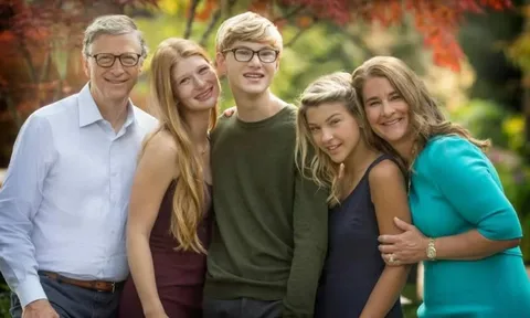 Chân dung con trai duy nhất của Bill Gates: Sinh ra trong biệt thự 66.000 m2 nhưng không được dùng điện thoại trước 14 tuổi, ăn xong phải tự rửa bát