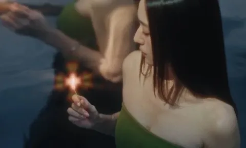 Sự hết thời của mỹ nhân băng giá nhất showbiz: Ra nhạc không ai biết, 50 nghìn album cũng không bán nổi