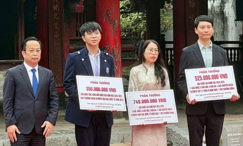 Trao thưởng 23 tỉ đồng cho học sinh, giáo viên đạt thành tích cao các kỳ thi học sinh giỏi