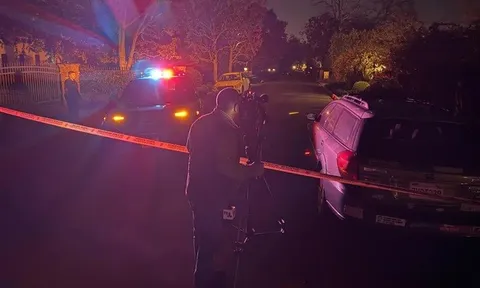 Đạo diễn nổi tiếng và vợ bị đâm chết tại nhà riêng